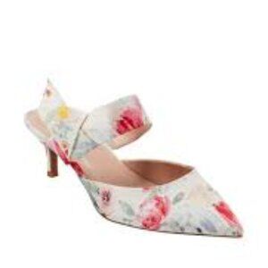 Bandolino NWOT Floral heels 8.5